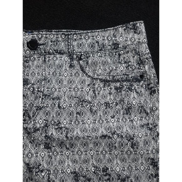 Bandolino Amy Short-Black Stamp Melody-Size 10 - Picture 2 of 7